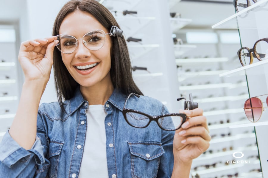 Come scegliere gli occhiali da vista adatti al tuo viso