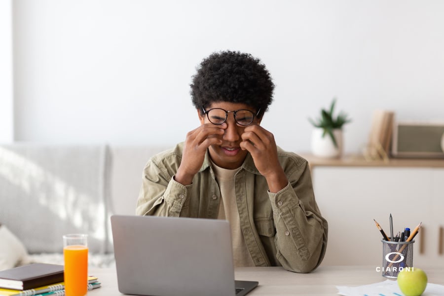 Occhi pesanti: quali sono le cause?