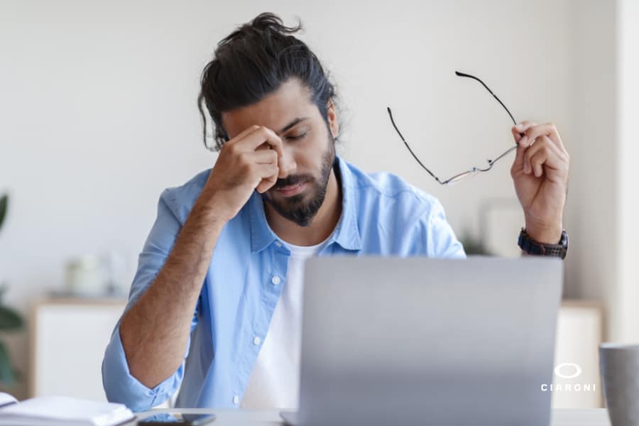 Le cause e i rimedi per gli occhi pesanti